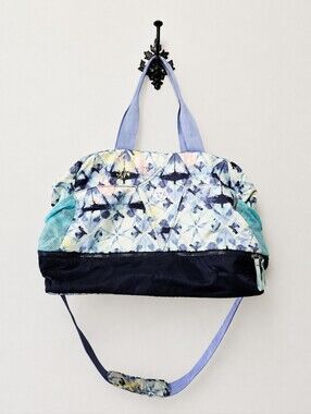 Ivivva Weekend Escape Duffle Bag Large Travel 19" x 13" x 10" Lululemon